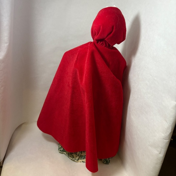 Byers Choice WILLIAMSBURG Colonial Caroler Woman W/Basket of Red Apples Tags - Picture 7 of 10